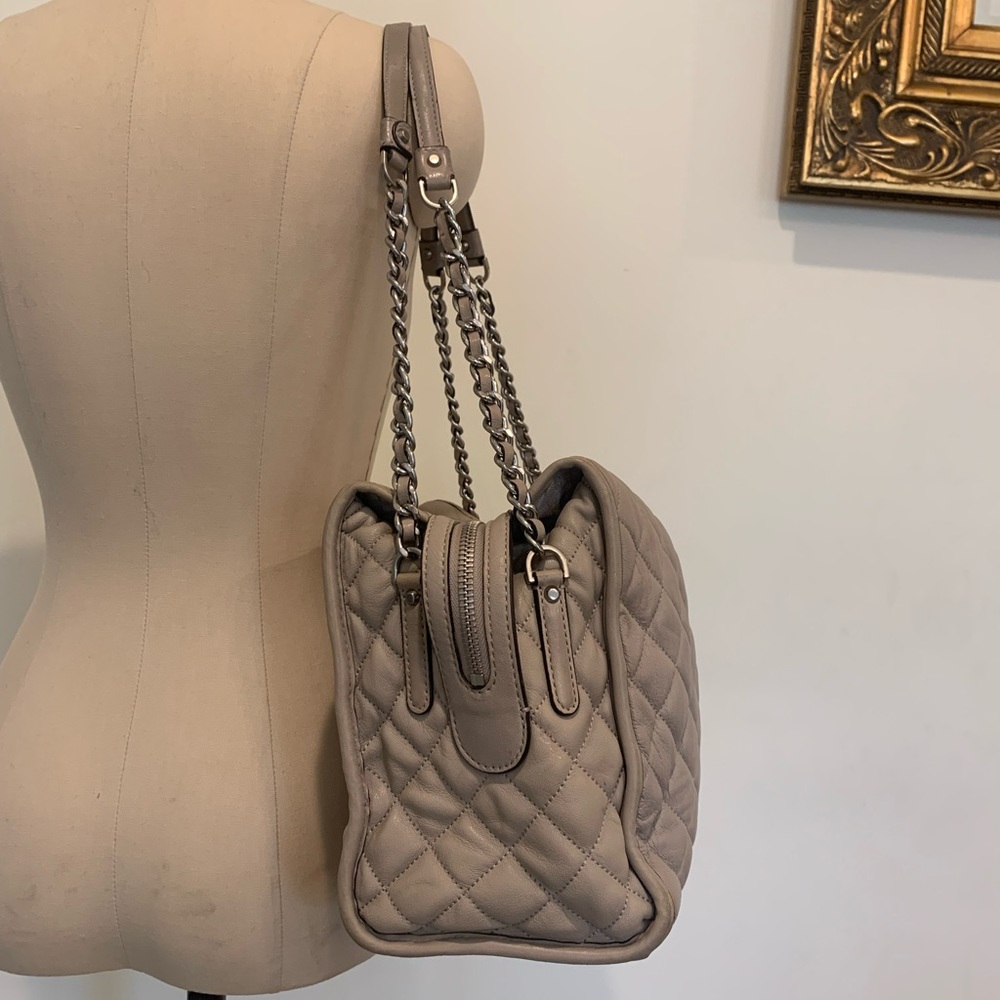 Michael Kors lamb skin light grey shoulder bag like new - Picture 4 of 10